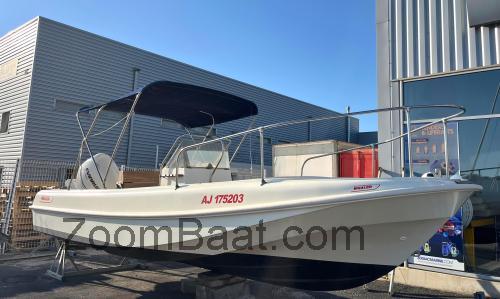 Boston Whaler Outrage 19 Spesifikasjoner og anmeldelser